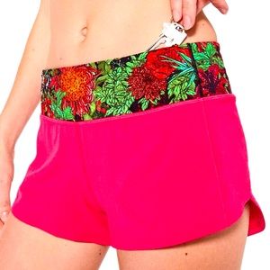 Lululemon Speed Up Short 2.5" in Fuchsia Pink Zen Garden Multi 6